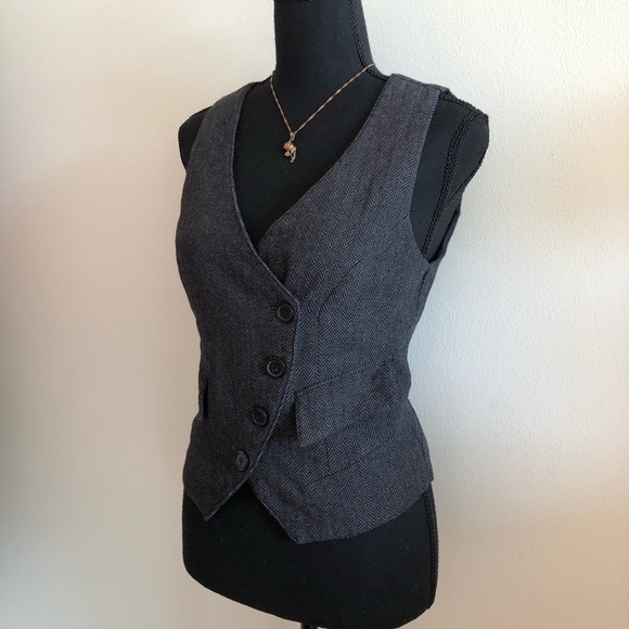 Stylish Gray Buttoned Vest - Picture 5 of 6